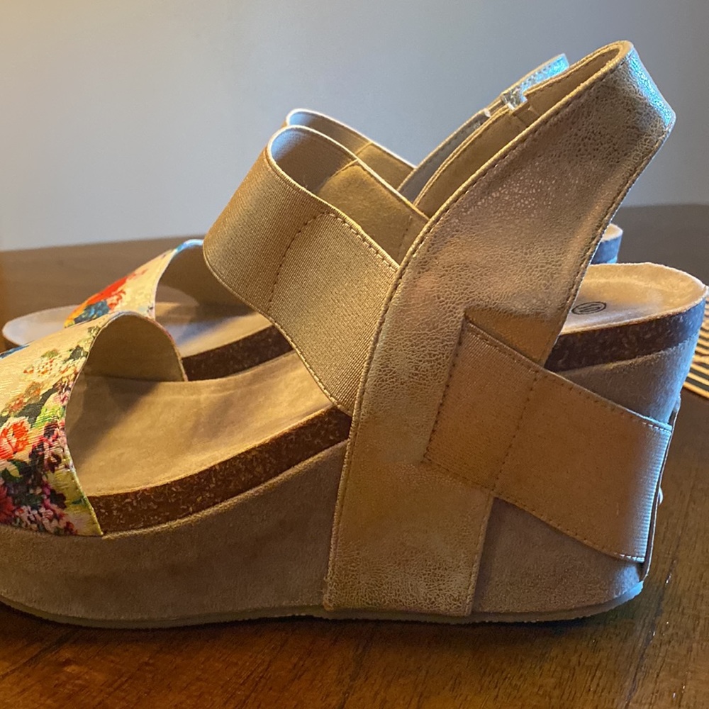 New In Box Beautiful Nature Breeze Heels Size 10 - Picture 4 of 9